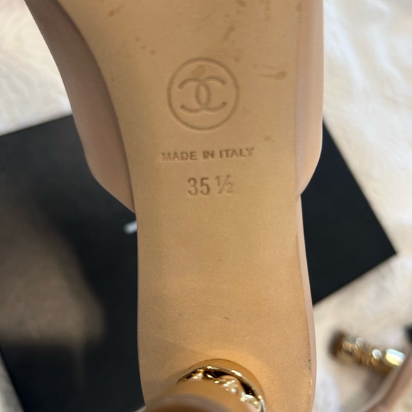 CHANEL INTERLOCKING CC LOGO MULES Sz 35.5 - Picture 6 of 8